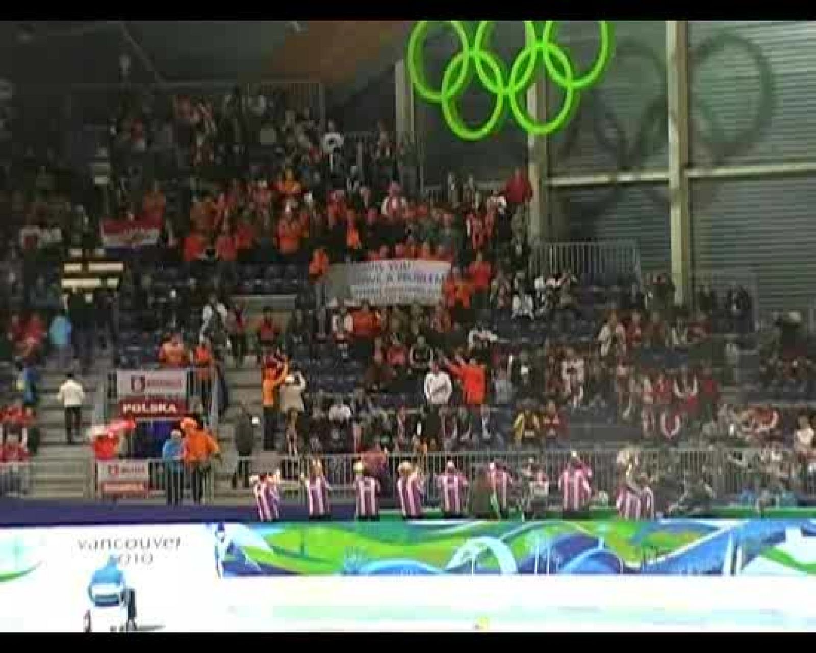 La banda holandesa Kleintje Pils ameniza las competiciones de patinaje de velocidad | Ver