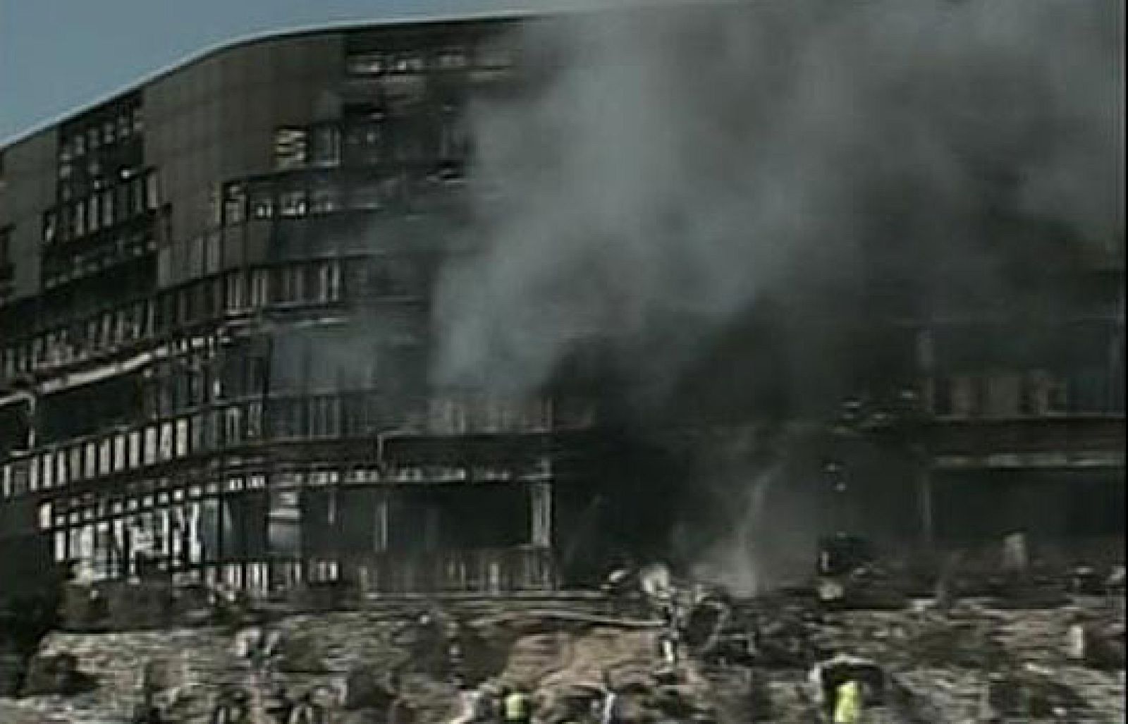 Una avioneta se estrella contra un edificio en Texas | Ver