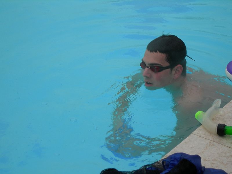 Muñoz vuelve a nadar siete meses después