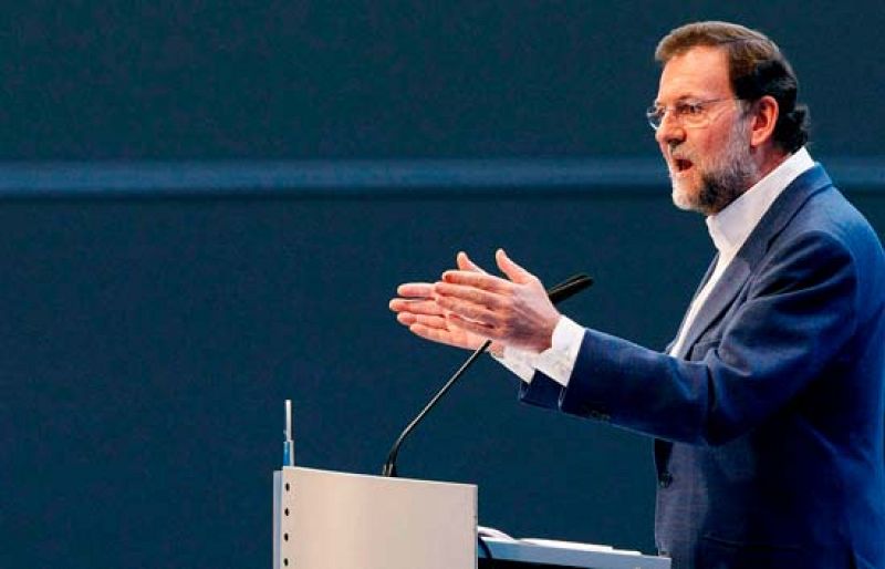 Rajoy dice que Zapatero "quiere ganar tiempo" con el pacto
