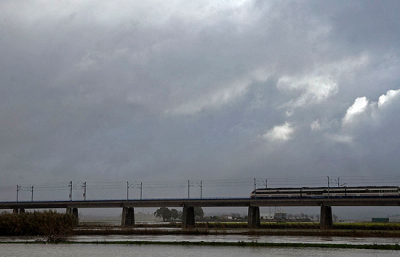 La lluvia y el viento mantienen en alerta a toda España menos a Valencia, Murcia y las islas