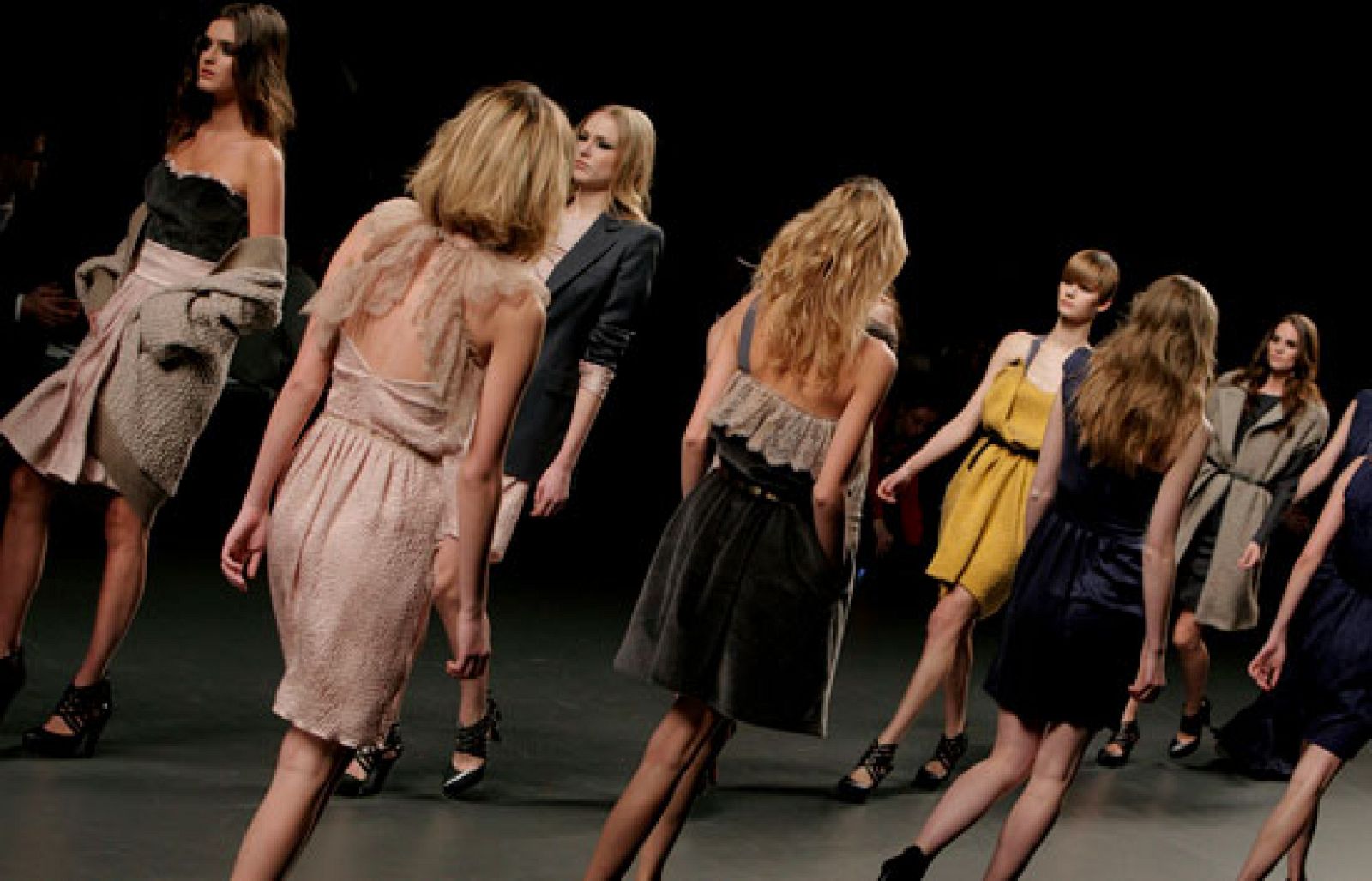 Lanas, pieles y sedas triunfan en Cibeles | Ver