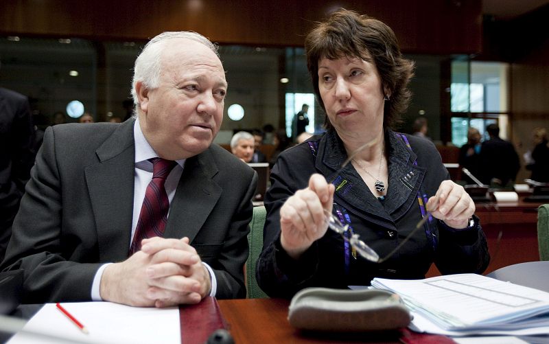 Moratinos elude hablar sobre el rescate de los tres cooperantes y la ONG no sabe si la liberación será inminente