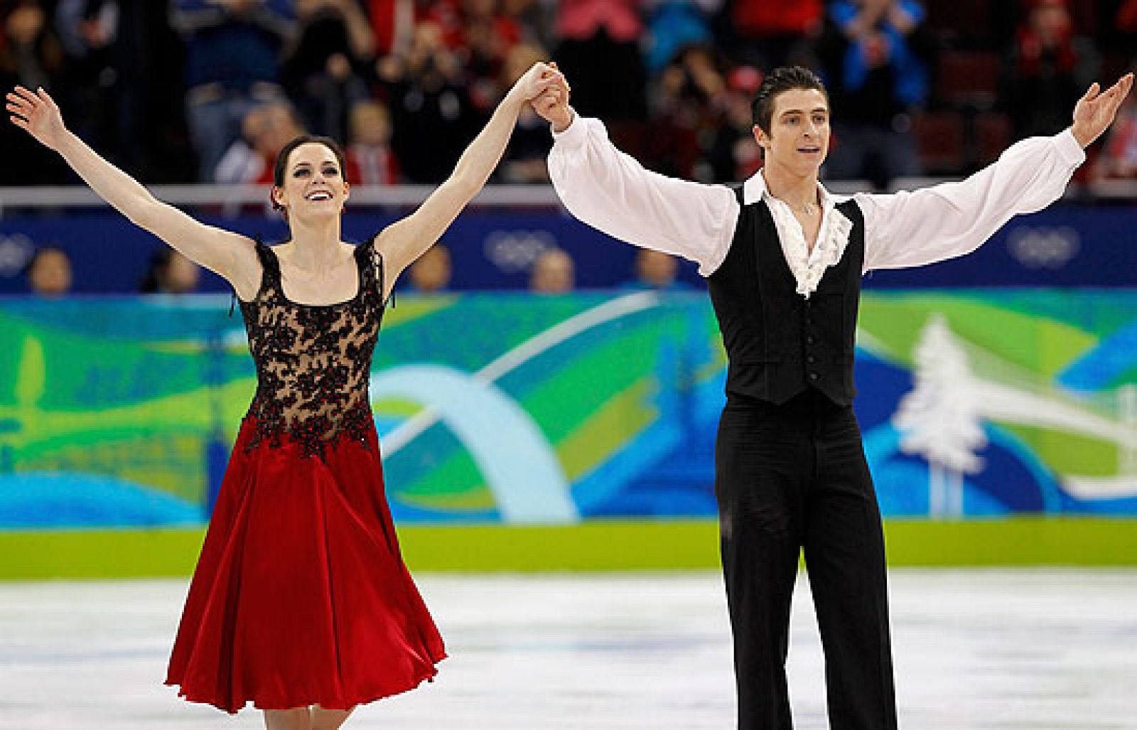 La pareja canadiense formada por Tessa Virtue y Scott Moir llegará a la final como la pareja mejor colocada.