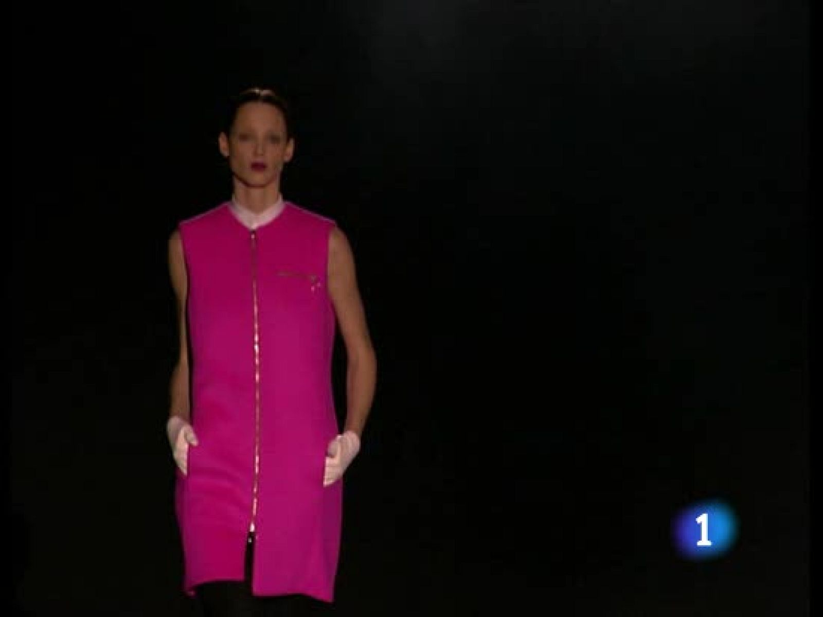 Andrés Sarda y David Delfin emocionan en Cibeles | Ver