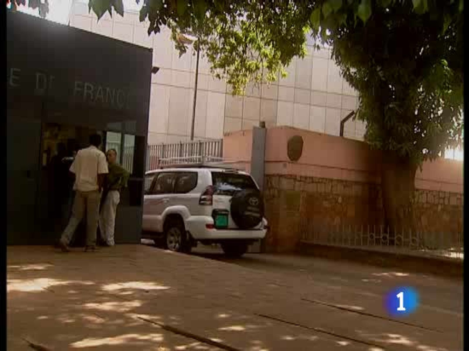 El médico francés liberado por al Qaeda del Magreb está ya en Bamako, la capital de Mali | Ver