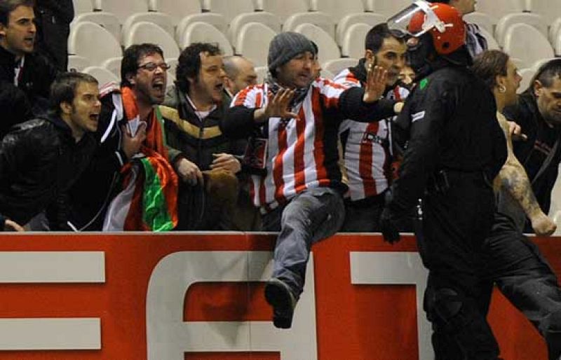 La violencia vuelve a amenazar al fútbol