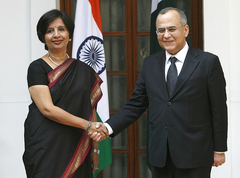 India y Pakistán acuerdan "seguir en contacto" tras reactivar el diálogo roto en 2008