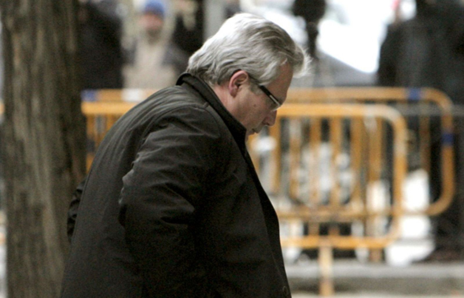 La fiscalía se opone a la suspensión temporal del juez Garzón | Ver