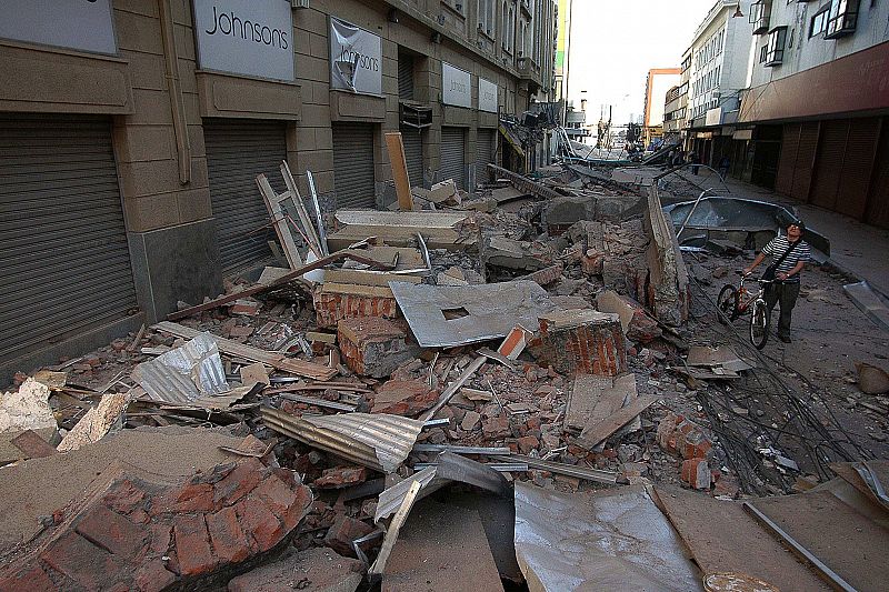 El tsunami causa cinco muertos en Chile y pasa por Hawai con menos fuerza de la esperada