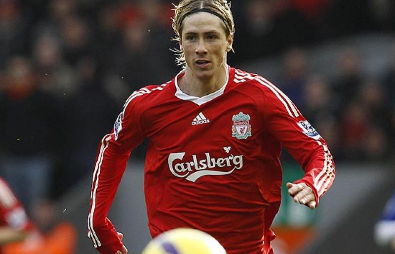 Torres regresa para dar el triunfo al Liverpool