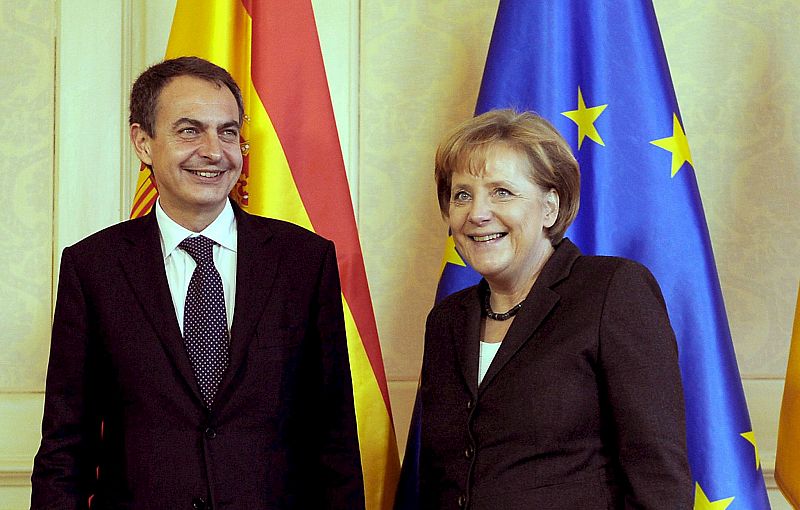 Zapatero y Merkel insisten en la solvencia de Grecia y del Euro