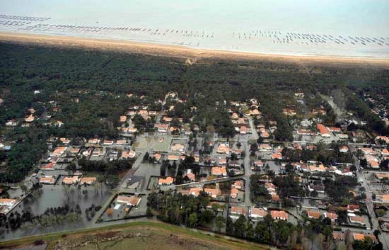 Rompeolas viejos y casas en zonas inundables multiplican los muertos por 'Xynthia' en Francia