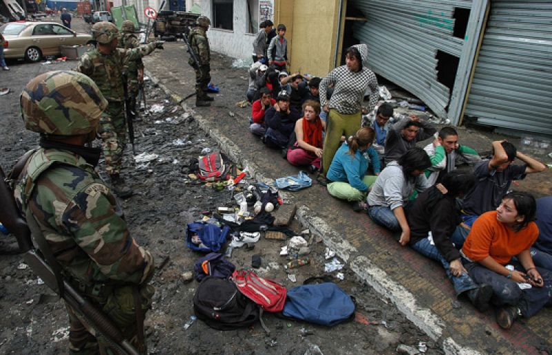 Chile amplía el despliegue militar y el toque de queda para frenar los saqueos en Concepción