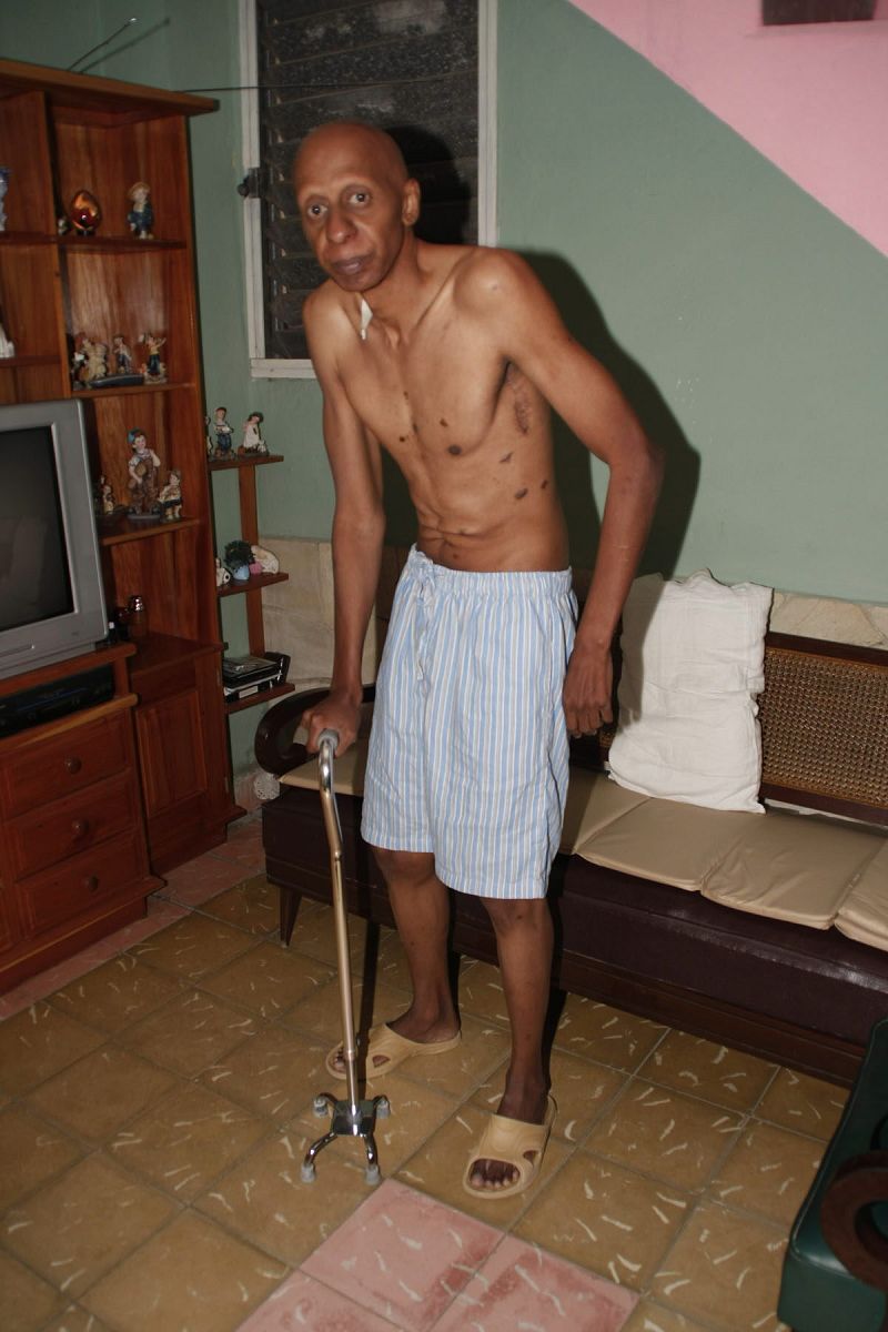 El disidente Fariñas seguirá el ayuno "hasta las últimas consecuencias" pese al primer colapso