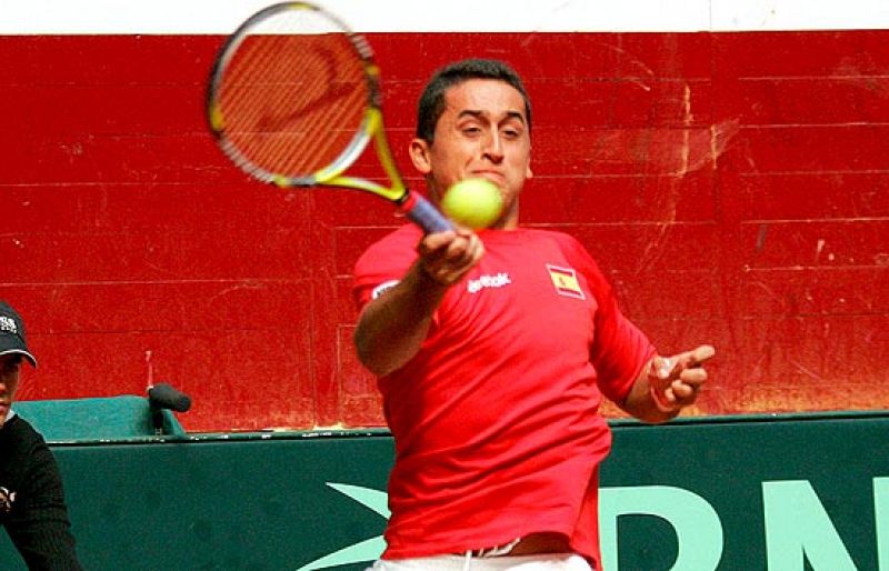 Almagro pierde en el intercambio de golpes