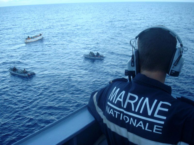 Una fragata francesa detiene a 35 piratas somalíes en aguas del Índico