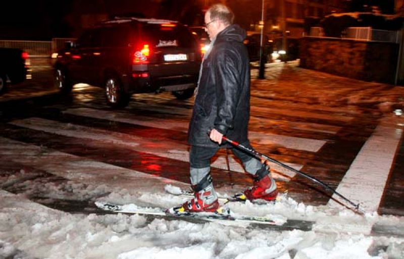 2.500 personas pernoctan fuera de casa por la nevada en Cataluña y 200.000 casas están sin luz