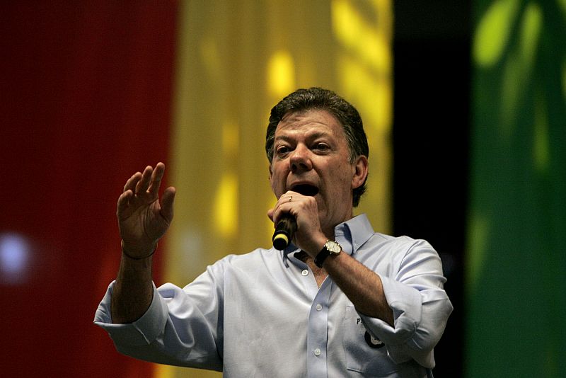 Juan Manuel Santos, candidato a la presidencia colombiana con el apoyo de Uribe