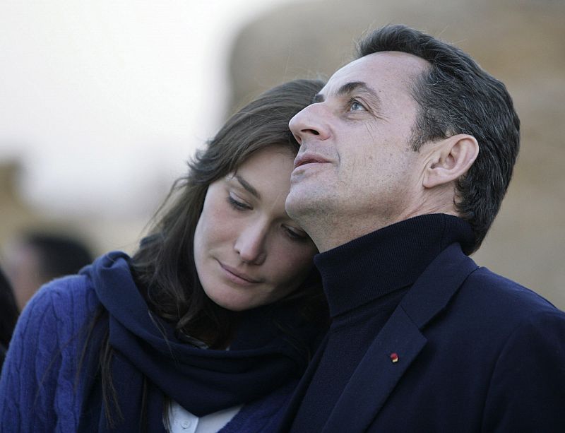 Bruni sale al paso de los rumores: "Sarkozy nunca tendría una aventura"