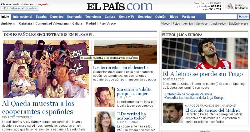 Los secuestradores de Al Qaeda muestran una fotografía de los cooperantes españoles