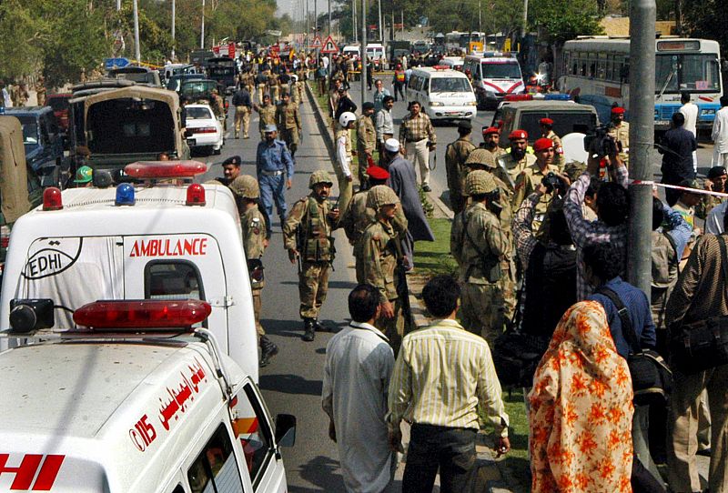Un doble atentado y varias explosiones dejan 45 muertos y siembran el pánico en Pakistán