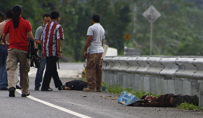 La policía de Indonesia mata a dos supuestos terroristas y detiene a otros seis