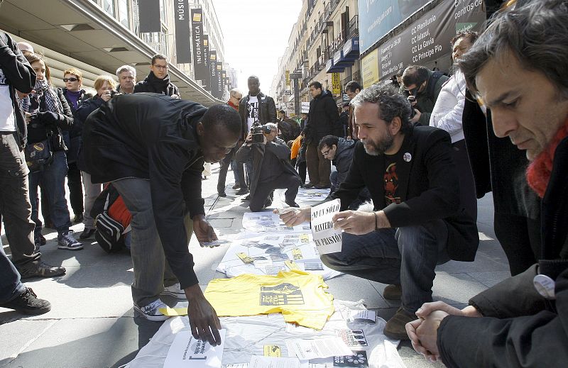Los top-manta se manifiestan en Madrid para pedir su legalización