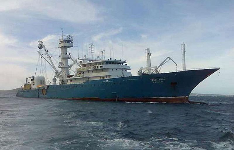 Piratas somalíes atacan al atunero vasco 'Txori Argi', que logra repeler la agresión