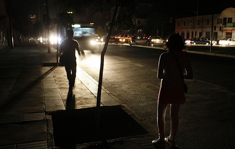 Chile se queda sin luz en prácticamente todo su territorio por un fallo eléctrico durante tres horas