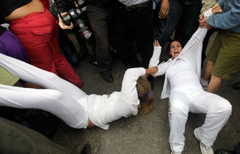Cuba acosa y reprime a las Damas de Blanco en su tercera manifestación pacífica