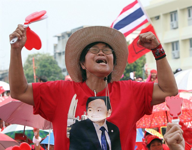 El primer ministro tailandés, dispuesto a negociar con los "Camisas Rojas"