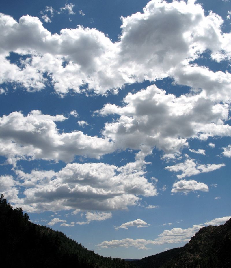 ¿Por qué flotan las nubes?