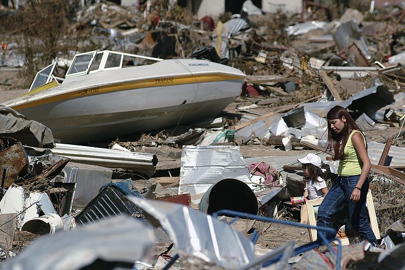 El Gobierno chileno rebaja a 452 los muertos por el terremoto y a 800.000 los damnificados