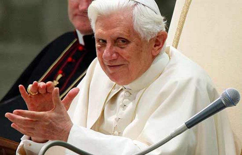 Benedicto XVI reclama a la Iglesia en Irlanda someterse a la Justicia por los abusos a menores