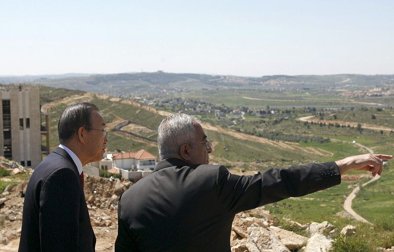 Ban Ki Moon dice en Israel que la actividad en los asentamientos es ilegal y debe detenerse