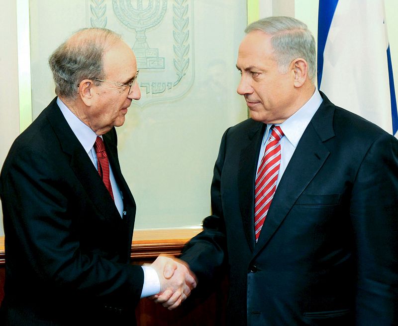George Mitchell ofrece a Netanyahu una entrevista con Obama el martes en Washington
