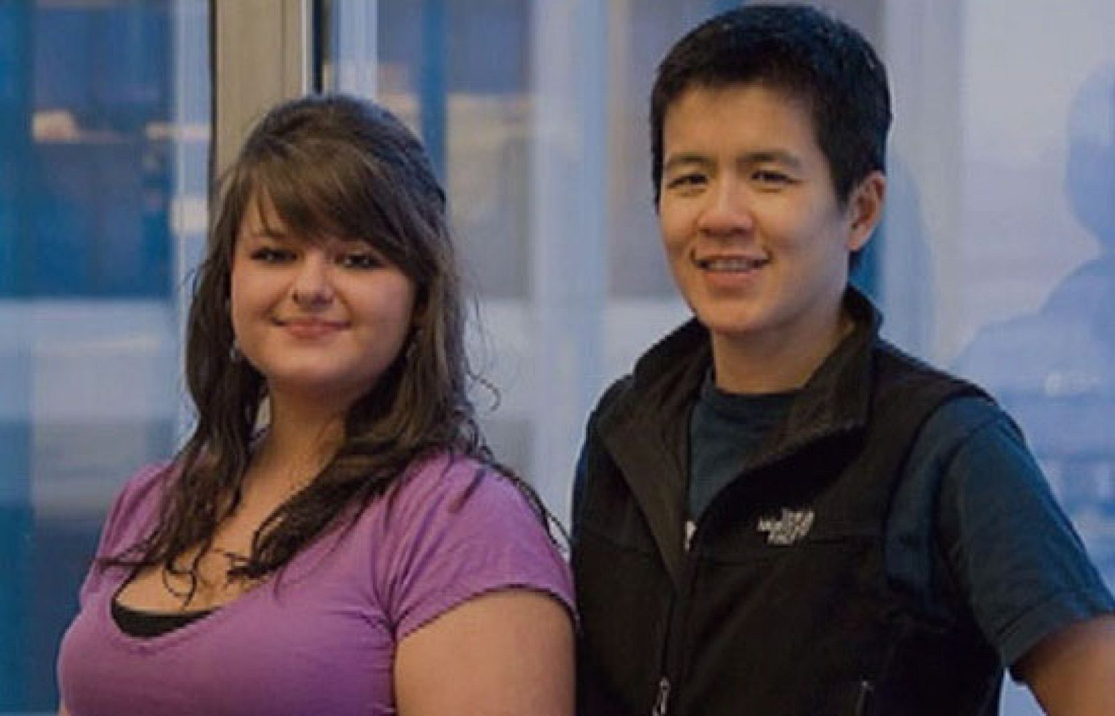 Prohiben a una chica asistir vestida de esmoquin con su novia al baile de fin de curso | Ver