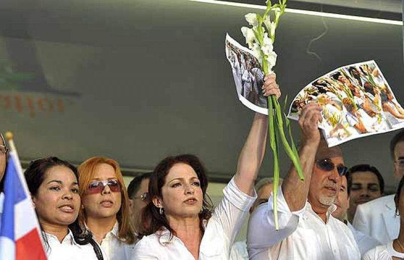 Miles de personas se solidarizan en Miami con las Damas de Blanco de Cuba
