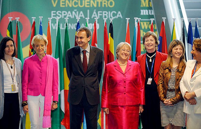 Zapatero destaca el compromiso de su Gobierno por la igualdad y contra la violencia de género