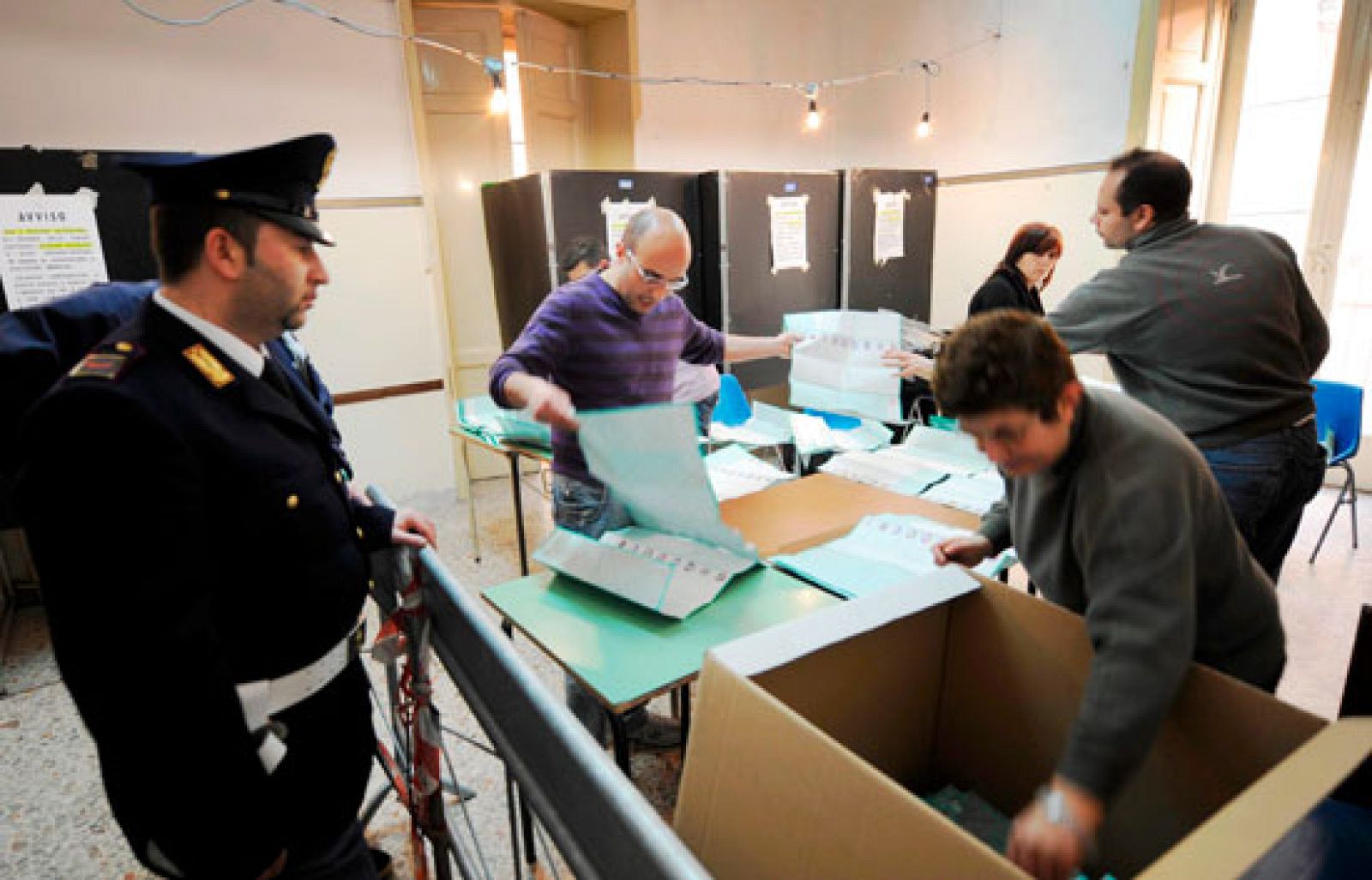 Expectación en Italia ante el recuento de los votos en las regiones de Piamonte y Lazio | Ver