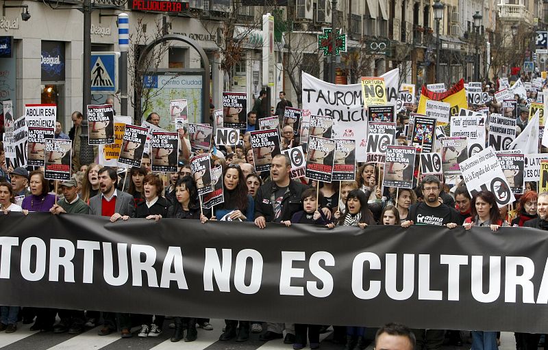 Un millar de personas piden en Madrid que se prohiban los toros