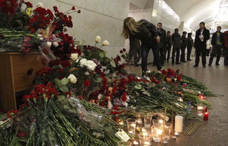 Las víctimas de Moscú suben a 39 y Rusia no descarta la colaboración de terroristas afganos