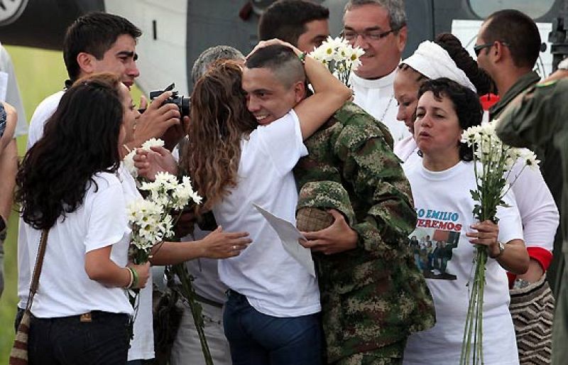 Las FARC liberan al sargento Pablo Emilio Moncayo tras 12 años secuestrado