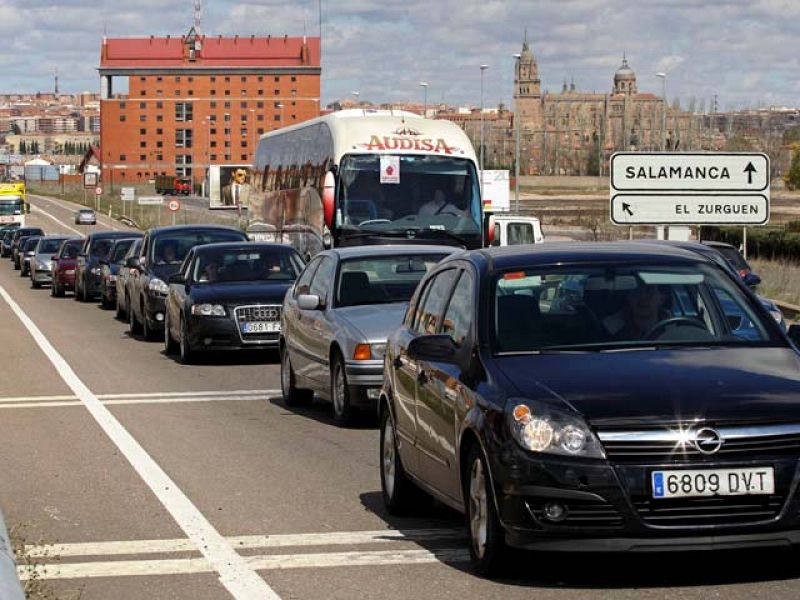 La normalidad llega a las carreteras tras una complicada mañana de operación salida