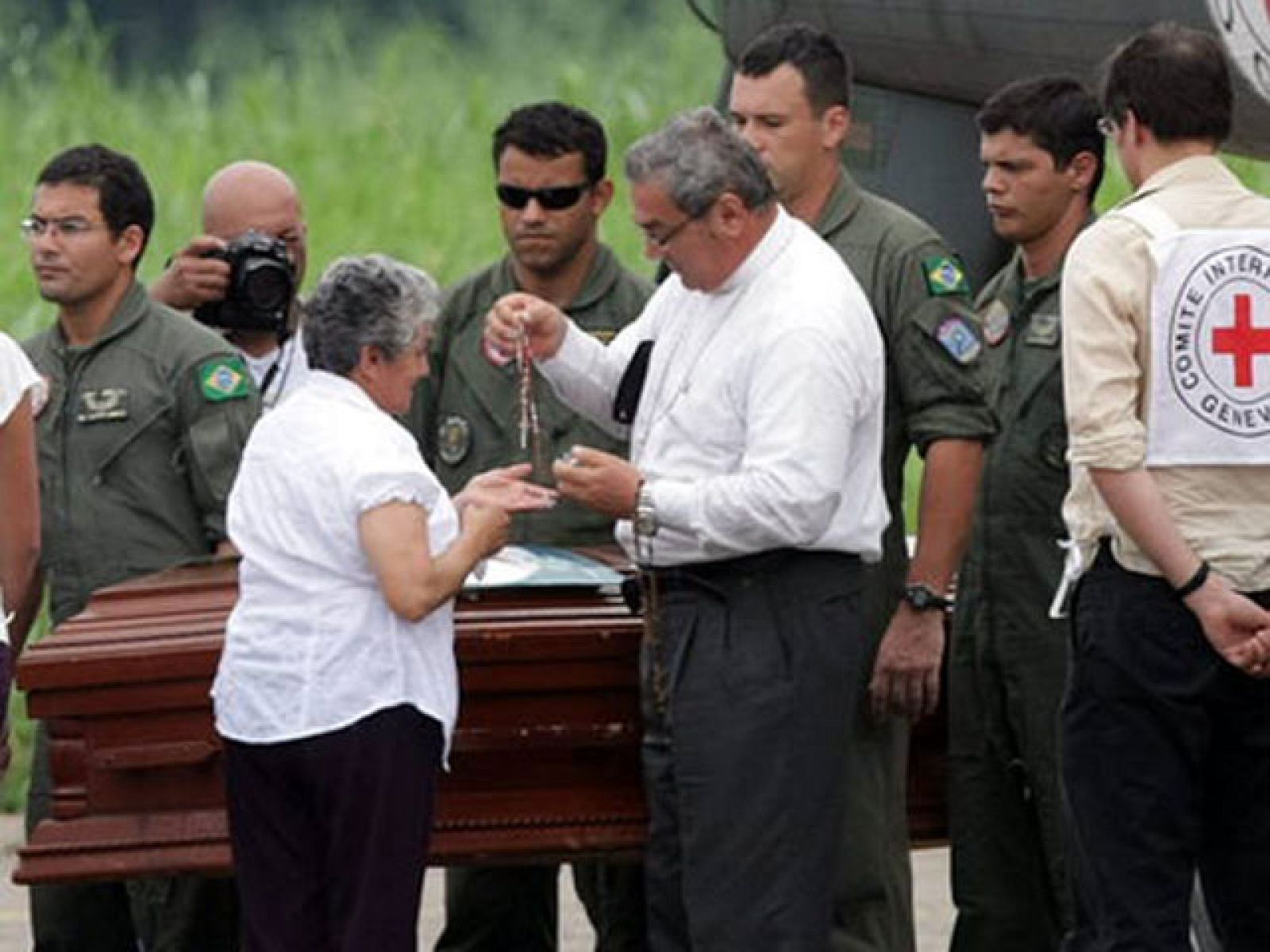 Las FARC entregan los restos del policía muerto hace 4 años