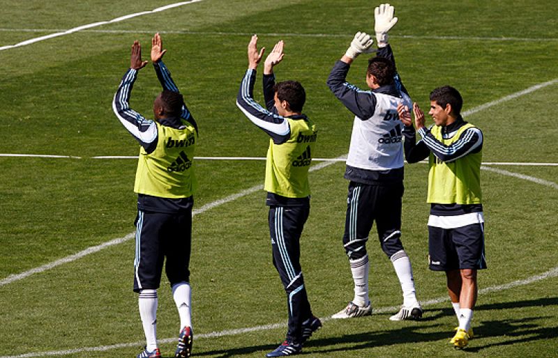 Van der Vaart: "Kaká está casi al cien por cien, pero yo quiero jugar"