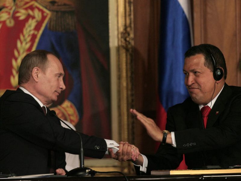 Chávez y Putin sellan una "alianza estratégica" con la firma de una treintena de acuerdos