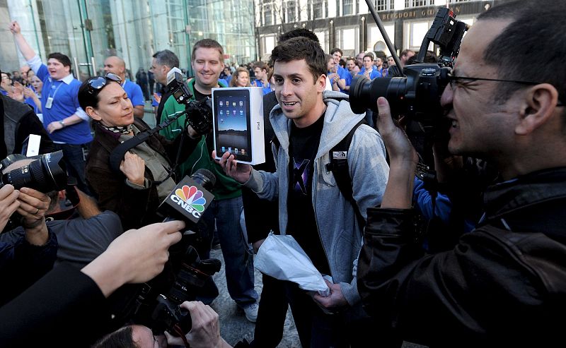 Largas colas en Estados Unidos para conseguir los primeros iPads