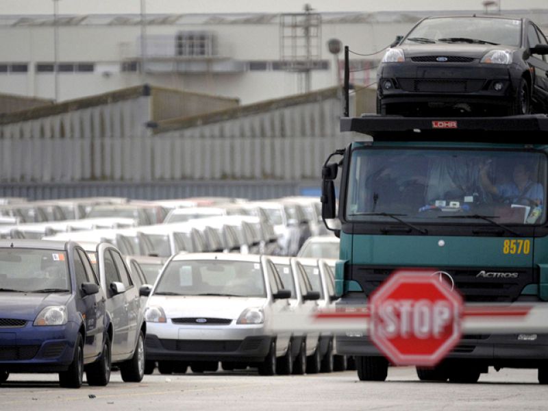 La venta de coches pisa el acelerador en marzo con una subida del 63,1%, la mayor de la historia